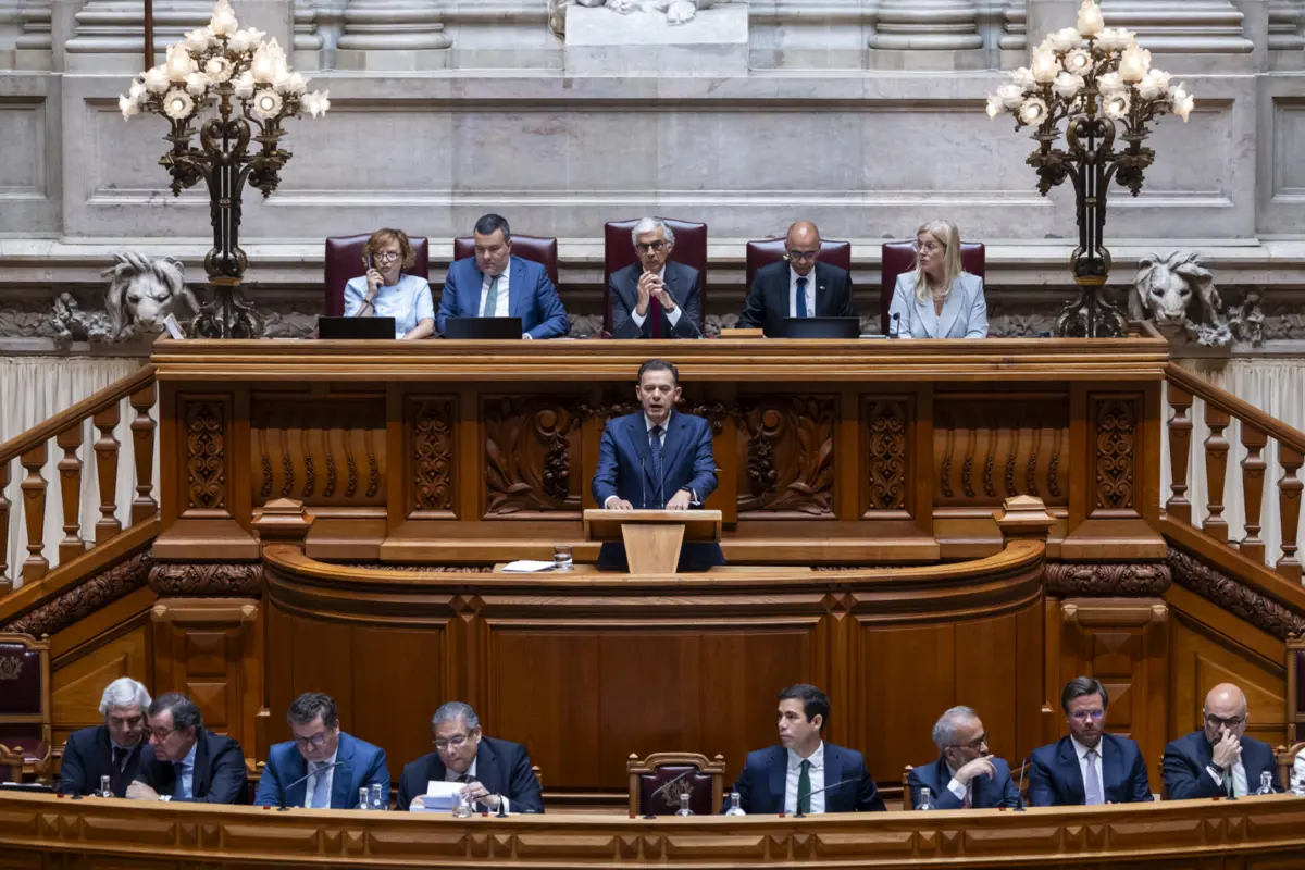 Imagem de contexto do artigo Governo focado em "apertar" regras da imigração e da greve, alargar situações em que se pode perder nacionalidade e reduzir IRS