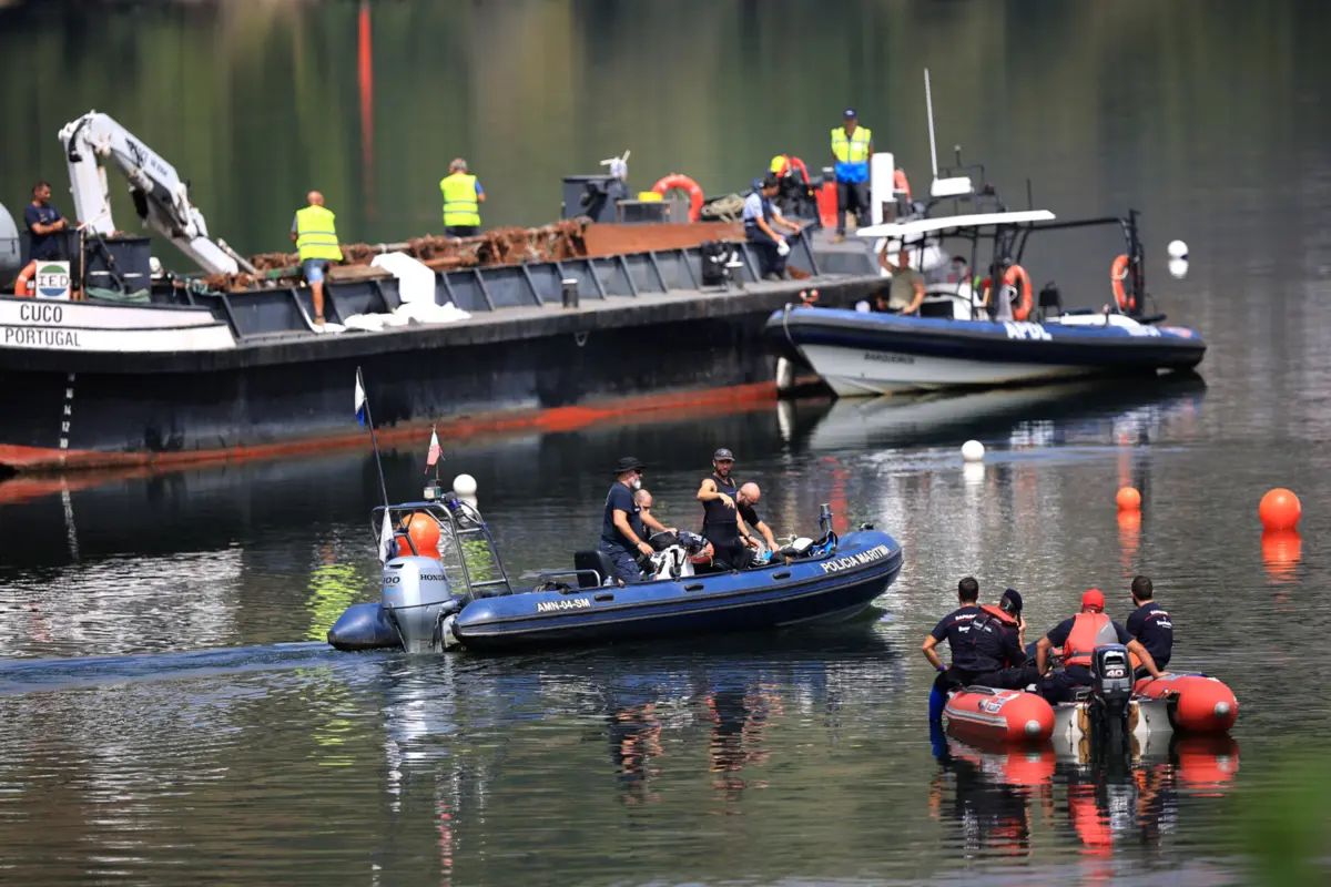 Um helicóptero de combate a incêndios caiu, na última sexta-feira, no Douro