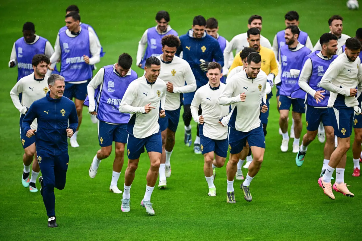 Imagem de contexto do artigo Regresso ao esquema habitual e dúvida na frente: o que esperar do onze de Portugal para duelo contra Espanha