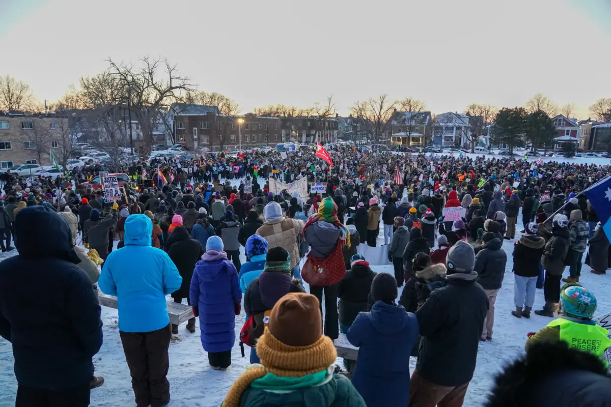 Imagem de contexto do artigo Protestos contra nova morte às mãos do ICE enchem as ruas das maiores cidades dos EUA