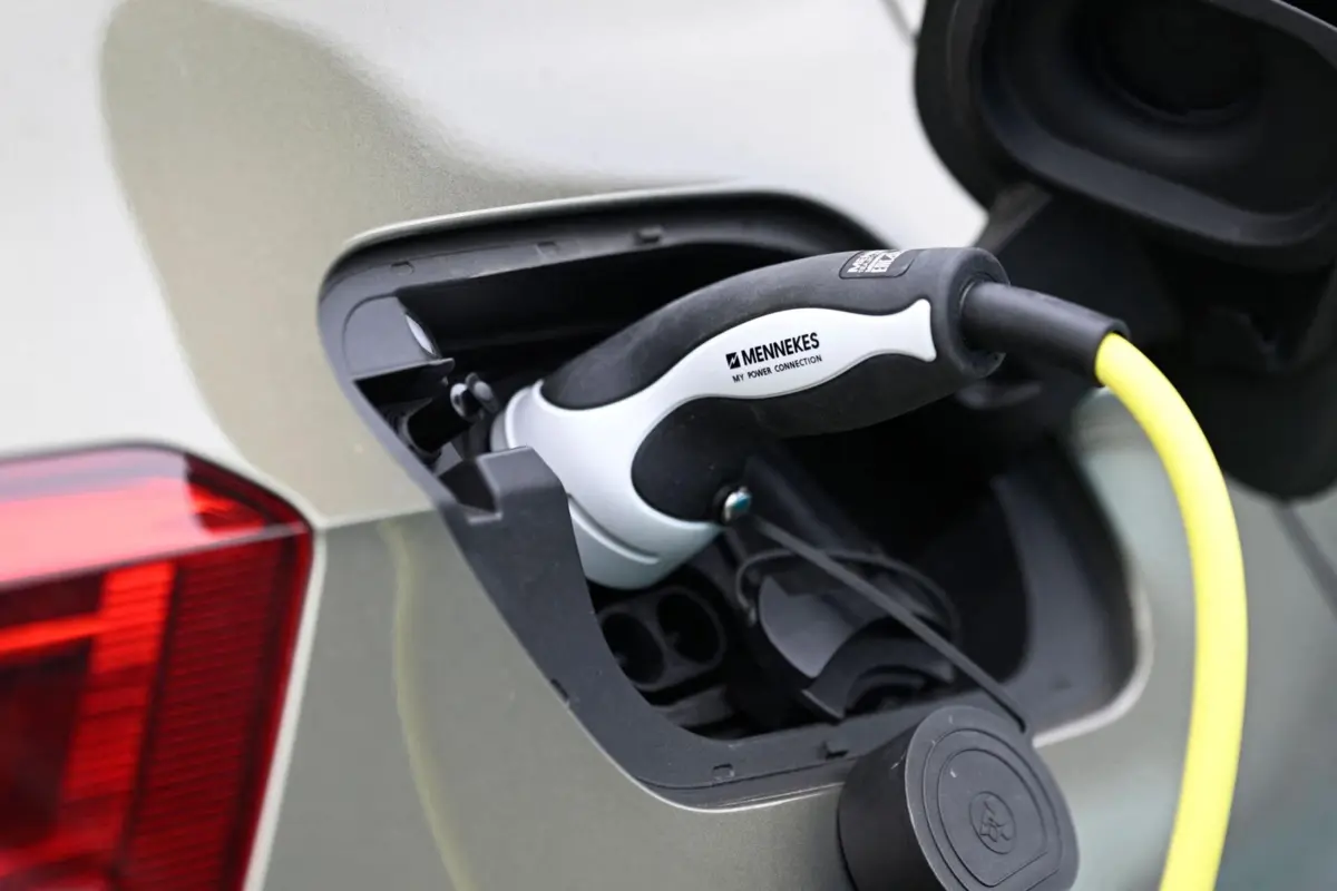 Imagem de contexto do artigo Comissão Europeia abandona meta de 100% de carros não poluentes em 2035