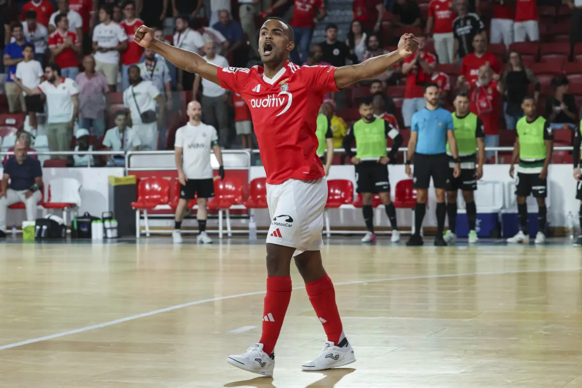 Imagem de contexto do artigo Duelo com suspense à altura de Hitchcock: Benfica vence Sporting e empata final da Liga de futsal