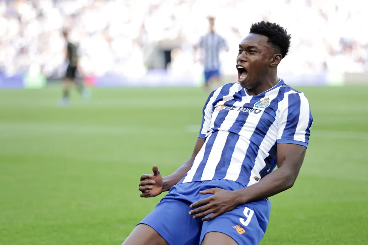 Imagem de contexto do artigo Samu desfez a maldição dos ferros lançada por Velho: FC Porto vence Farense. Veja os golos