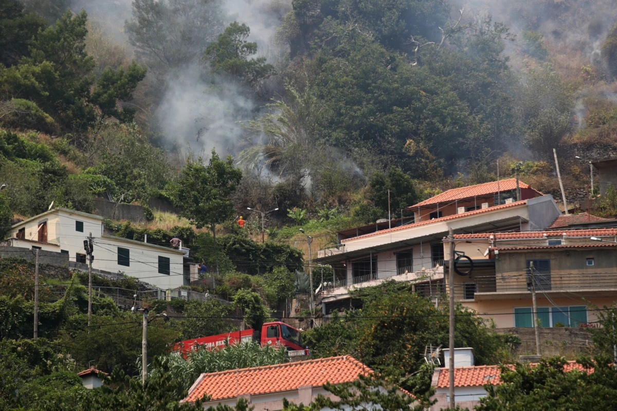 Imagem de contexto do artigo Calor: Madeira mantém-se sob aviso amarelo e em perigo de incêndio