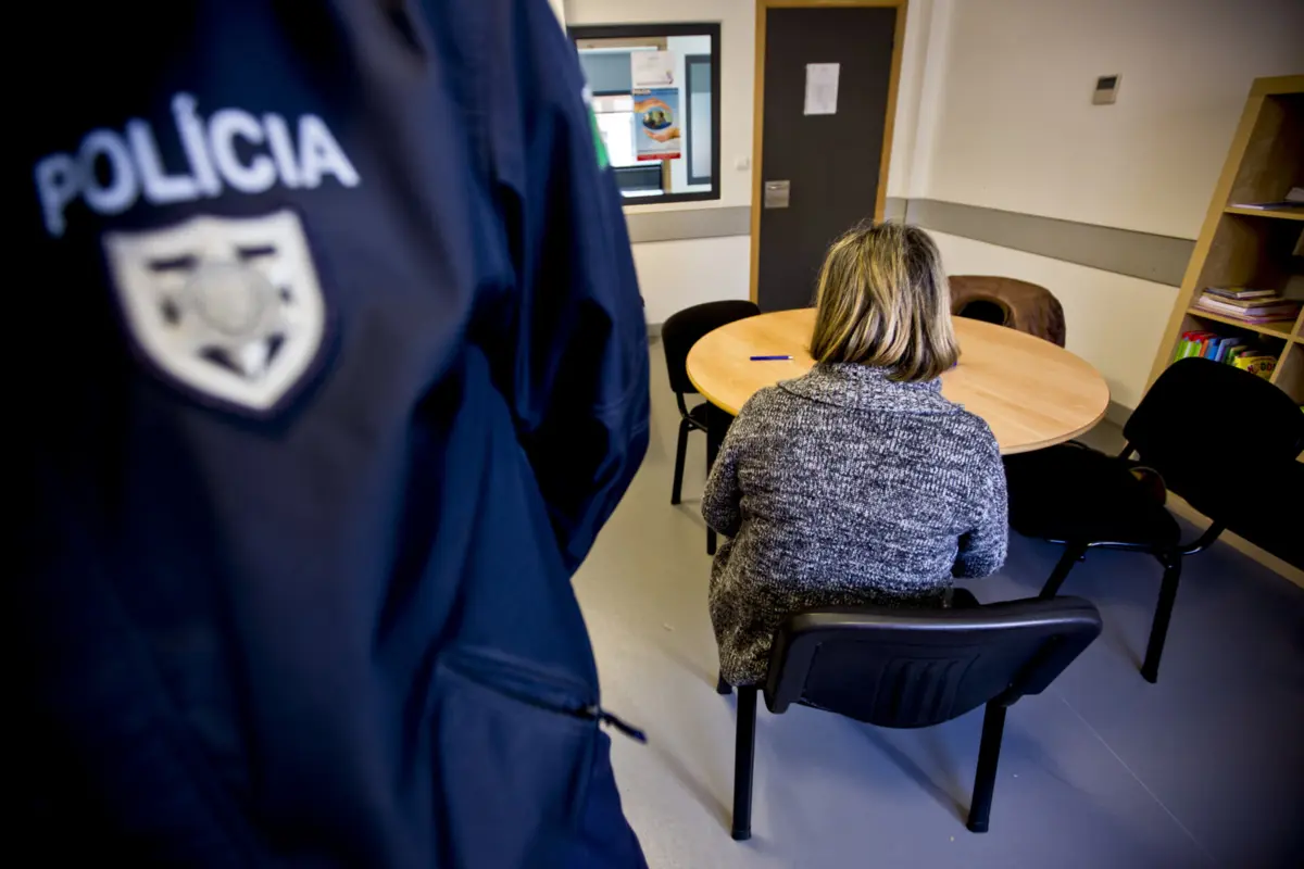 Imagem de contexto do artigo Apav lamenta "assimetrias" no acompanhamento de vítimas e Ordem apela a escala de advogados "sempre disponíveis"