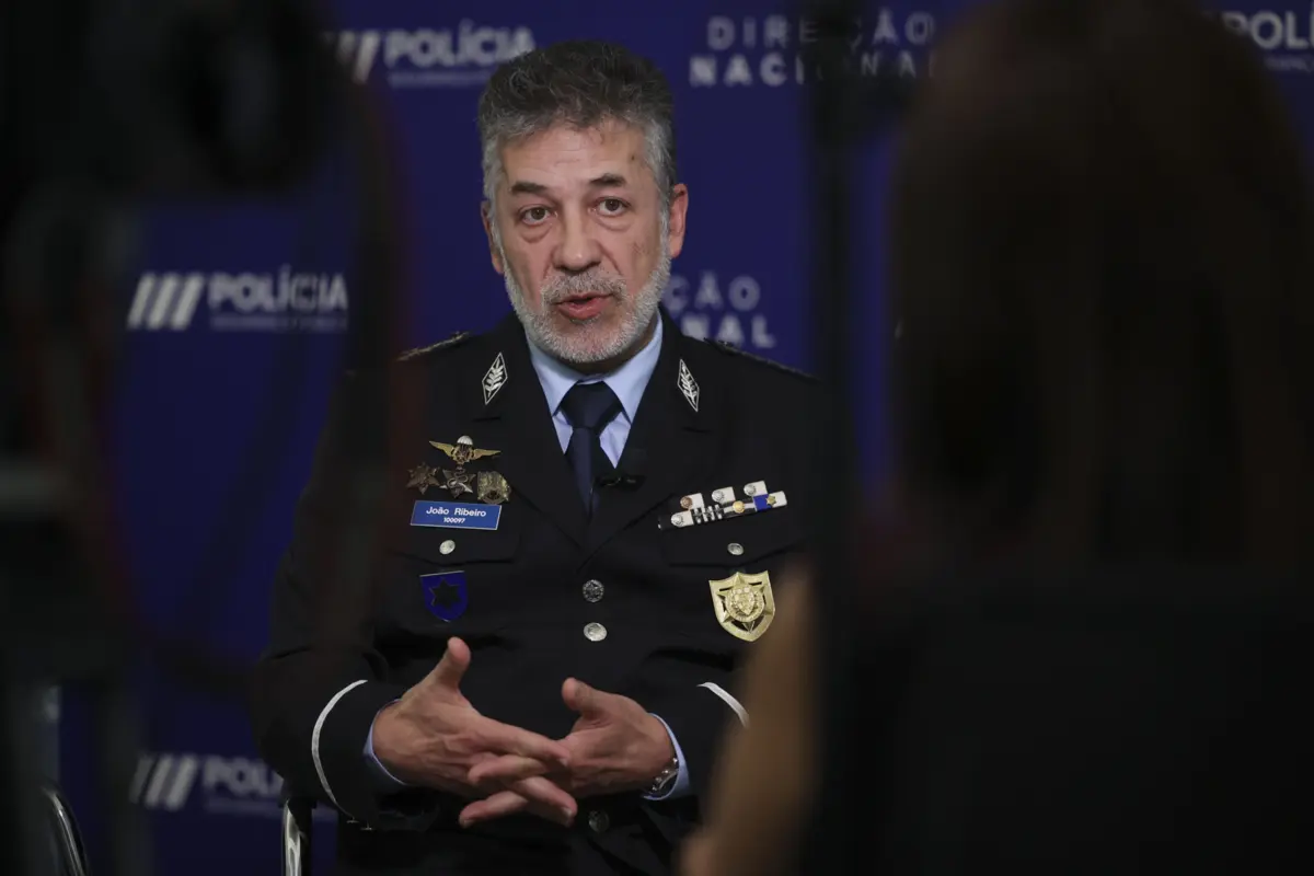 Imagem de contexto do artigo "Abordagem mais humanista." PSP aposta no "retorno voluntário" para imigrantes ilegais deixarem o país