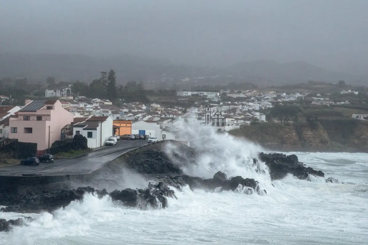 Imagem de contexto do artigo Sete ilhas dos Açores sob aviso amarelo devido a chuva forte