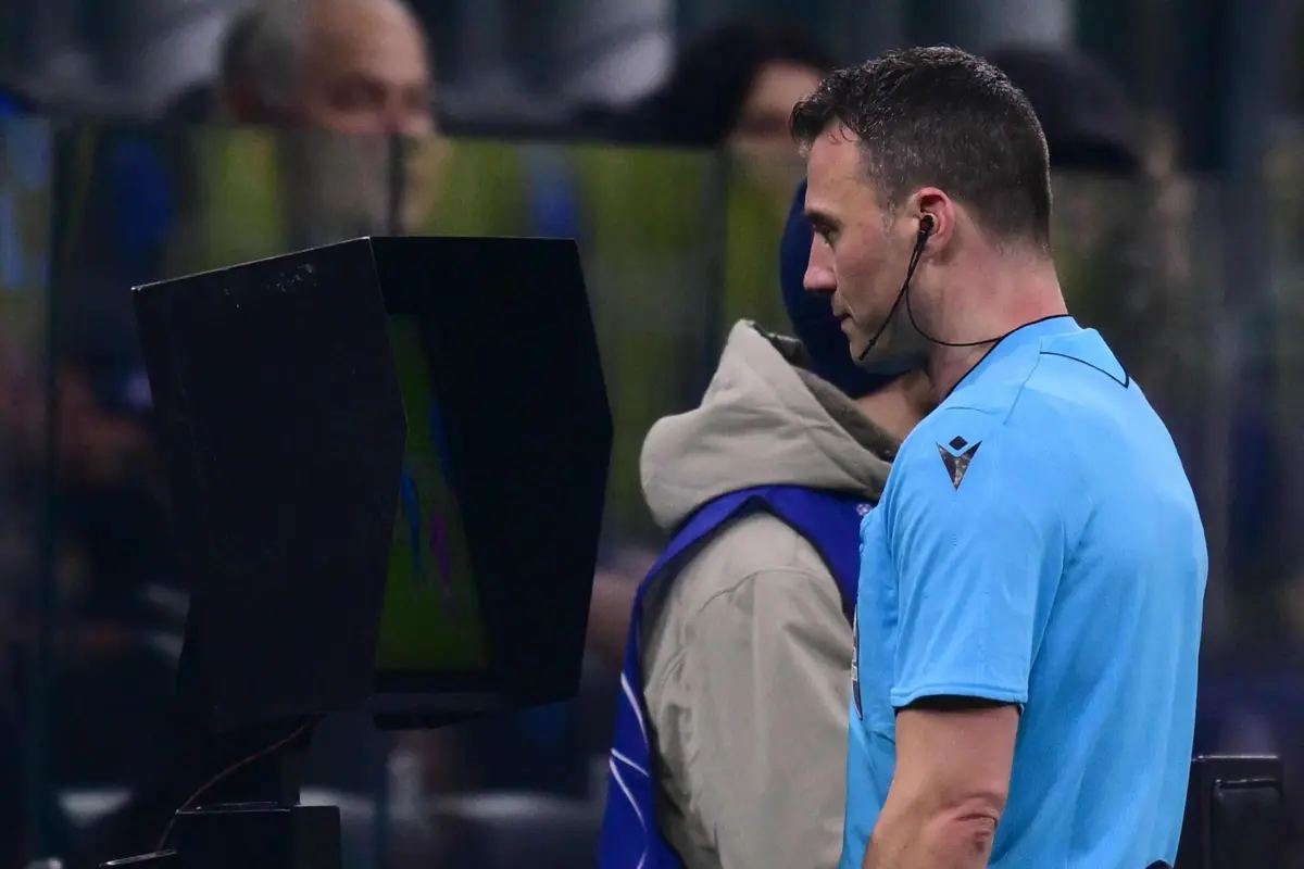 Felix Zwayer vai arbitrar o Athletic Bilbau-Sporting