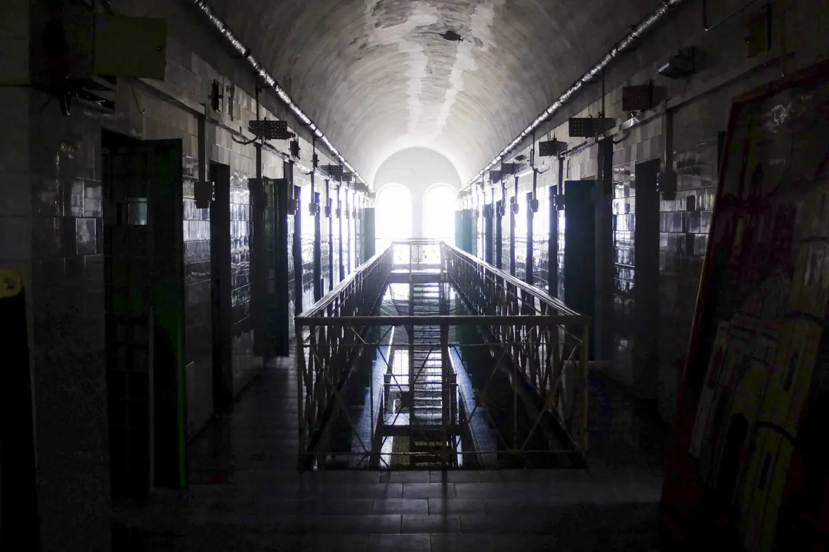 Imagem de contexto do artigo Na cadeia "onde tudo é triste", é o teatro quem dá voz aos "invisíveis" e faz sorrir mesmo quando "não há vontade"