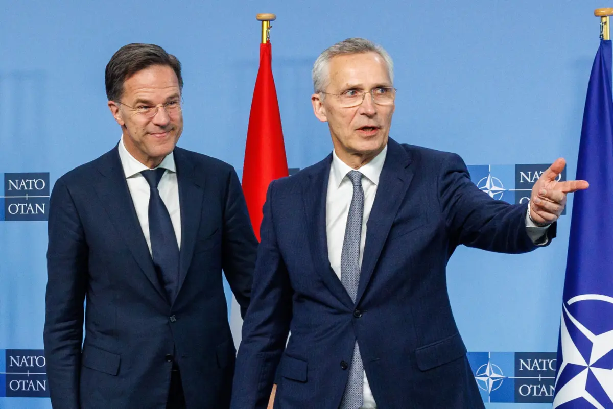 O futuro secretário-geral da NATO, Mark Rutte, com Jens Stoltenberg