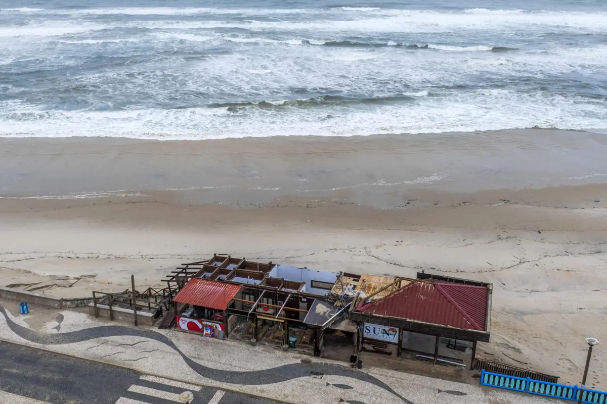 Imagem de contexto do artigo "Democracia não se adia." Autarca assegura que eleições mantém-se na Marinha Grande apesar do temporal