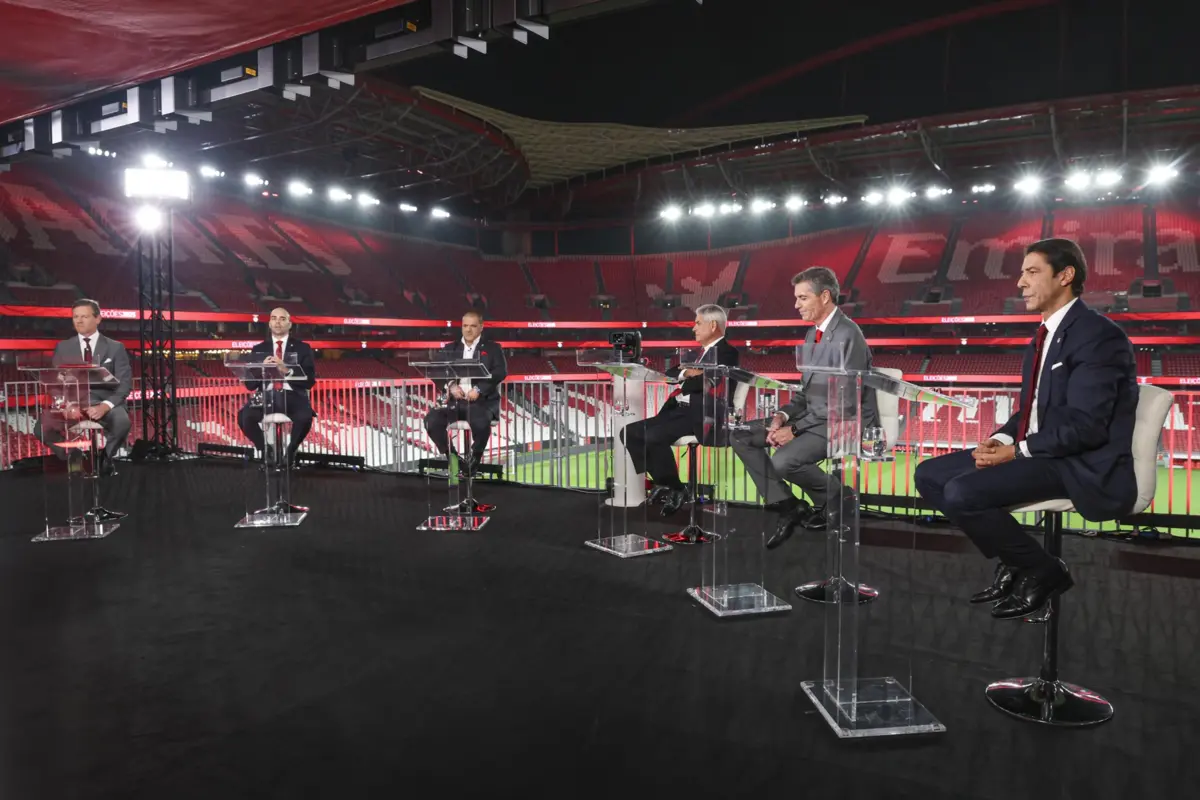 Imagem de contexto do artigo Debate entre candidatos à liderança do Benfica: quatro horas e seis minutos de ataques e promessas
