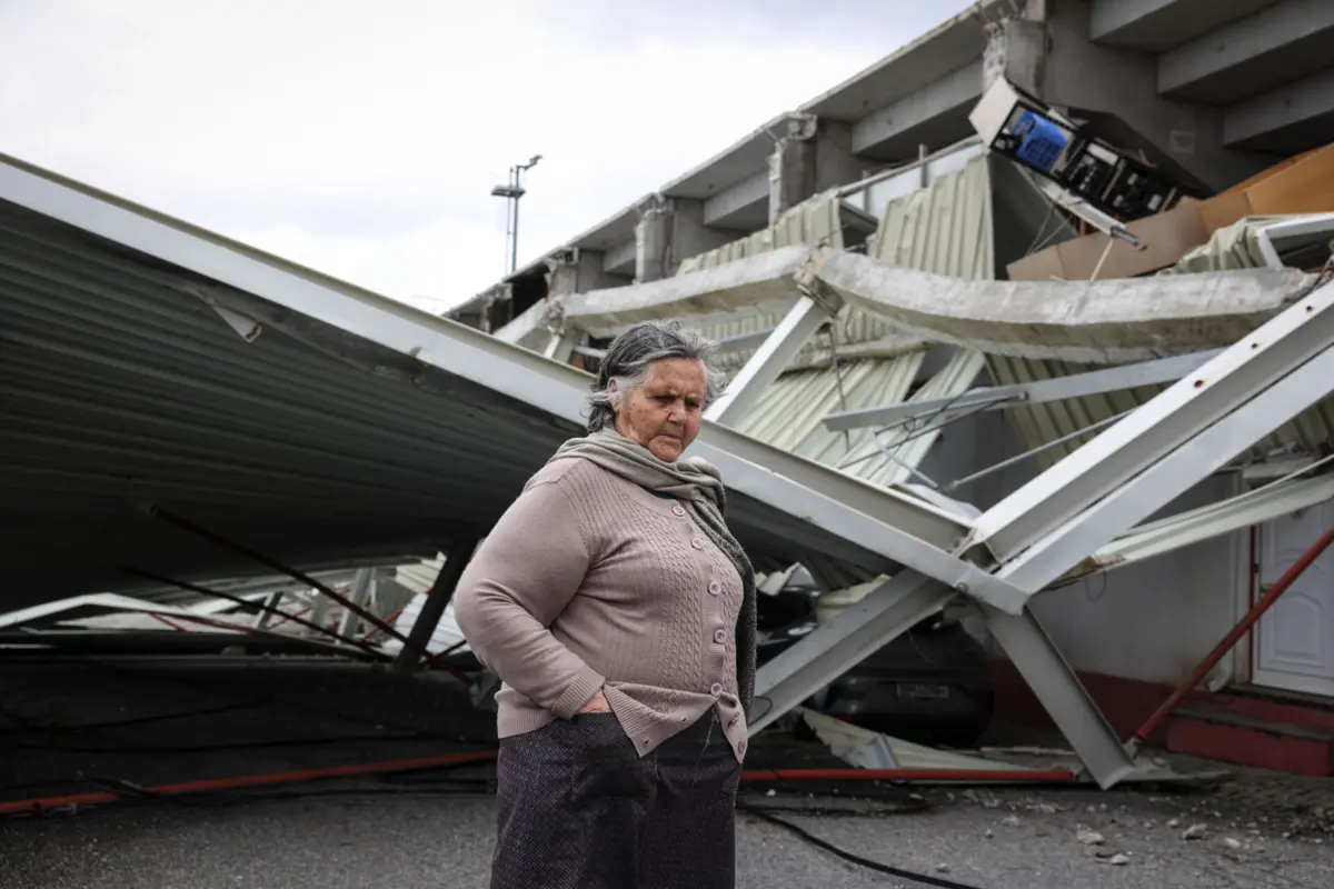 Imagem de contexto do artigo Vento forte provoca "dezenas de milhares de euros de prejuízo" em estádio de Oliveira do Hospital