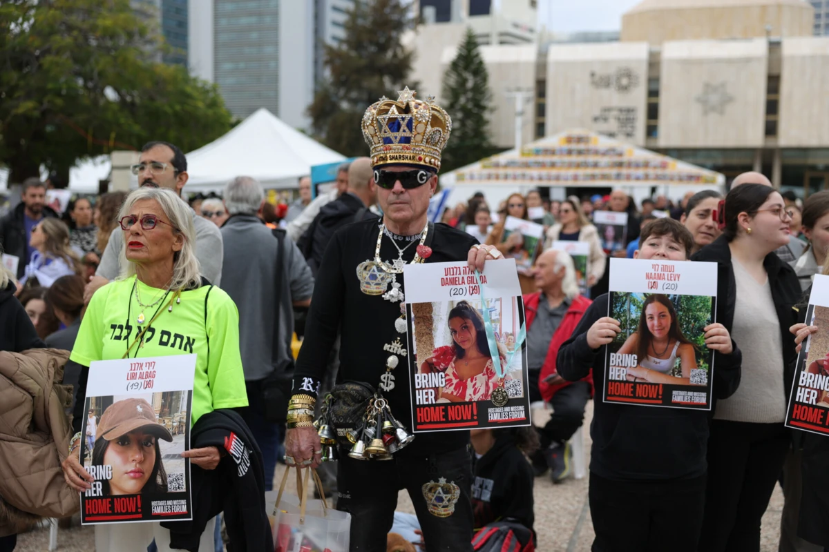 Imagem de contexto do artigo Hamas liberta mais quatro reféns: mulheres do Exército israelita entregues à Cruz Vermelha