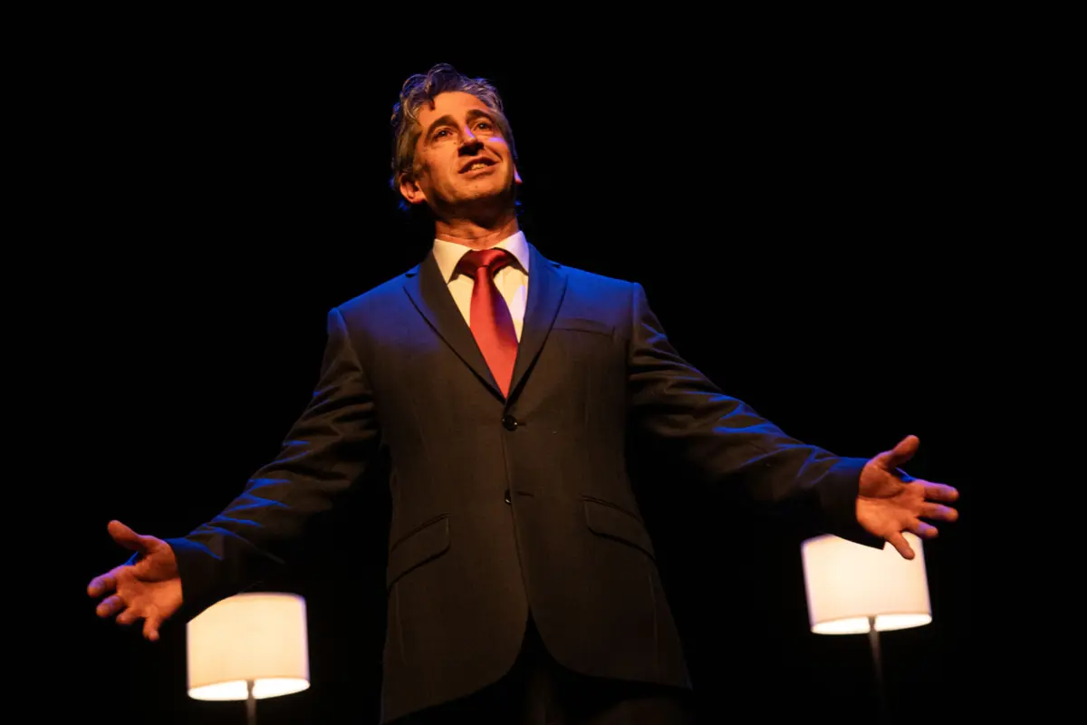 Ángel Frágua, o ator único que protagoniza a personagem Vitorino