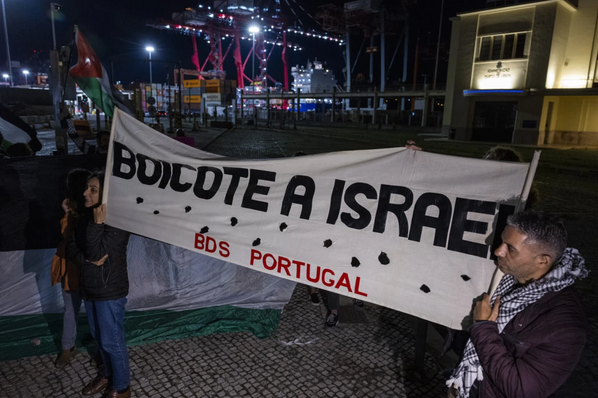 Imagem de contexto do artigo Armas para Israel? PCP quer esclarecimentos adicionais sobre navio que atracou em Lisboa