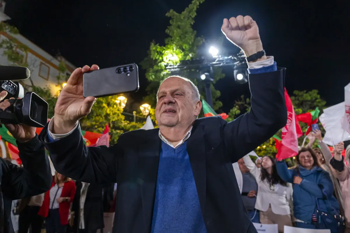 Imagem de contexto do artigo João Soares: "O voto é uma das armas mais importantes, pacíficas e decisivas para a afirmação dos valores do futuro de progresso"