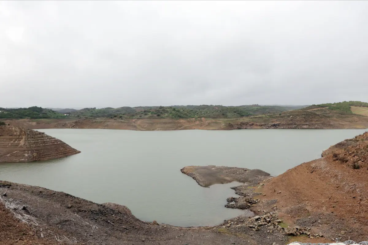 Imagem de contexto do artigo Falta de água no Algarve: ambientalistas contestam dessalinizadora