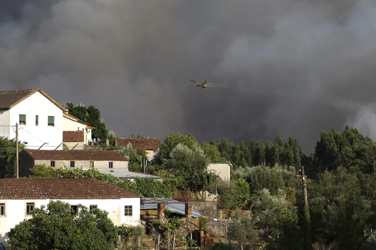 Imagem de contexto do artigo Reconstrução de casas ardidas nos incêndios de 2017 esteve suspensa por falta de pagamento do Fundo Revita