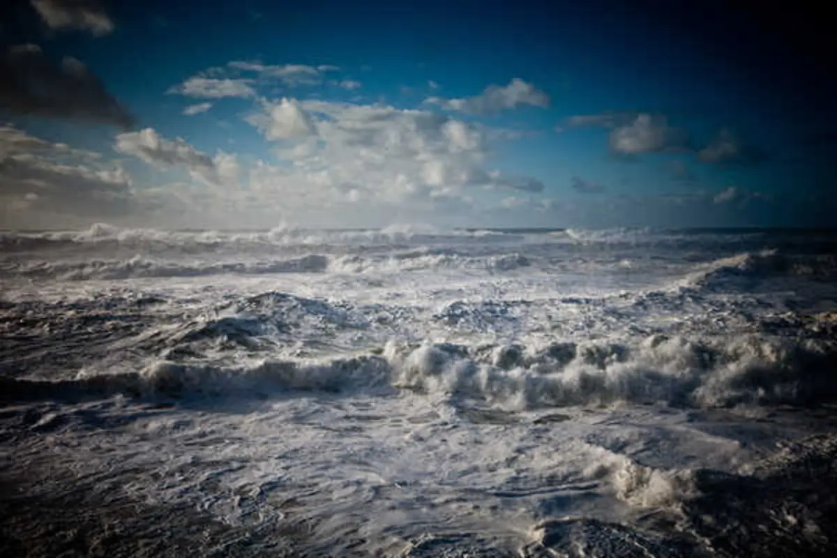 Imagem de contexto do artigo IPMA coloca sete distritos sob aviso laranja devido à agitação marítima