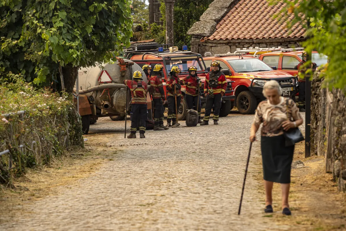 O incêndio em Ponte da Barca, no distrito de Viana do Castelo, deflagrou há quase uma semana