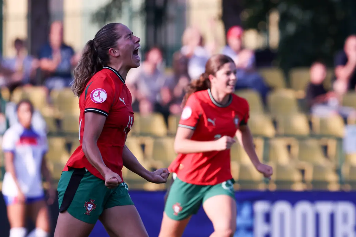 Imagem de contexto do artigo Portugal nas meias-finais do Europeu feminino de futebol de sub-19 e com lugar no Mundial