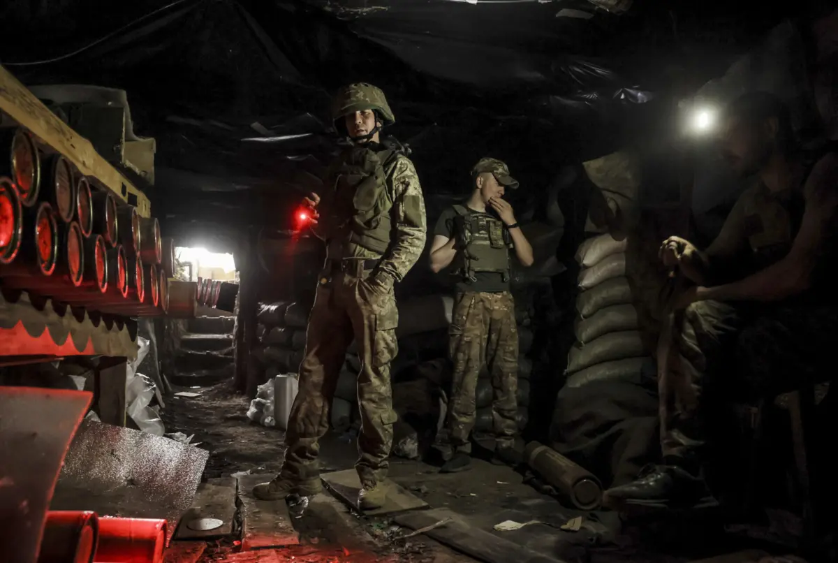 A operação, conduzida a mais de 1600 quilómetros da fronteira ucraniana, foi executada pelas unidades de drones dos serviços secretos militares da Ucrânia