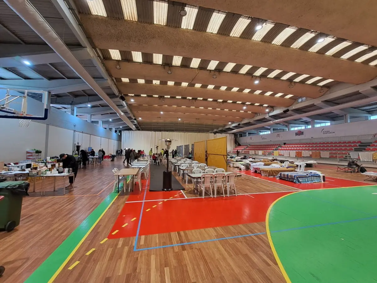 Imagem de contexto do artigo Da comida ao aquecimento, desalojados de Santarém "bem recebidos" no pavilhão municipal