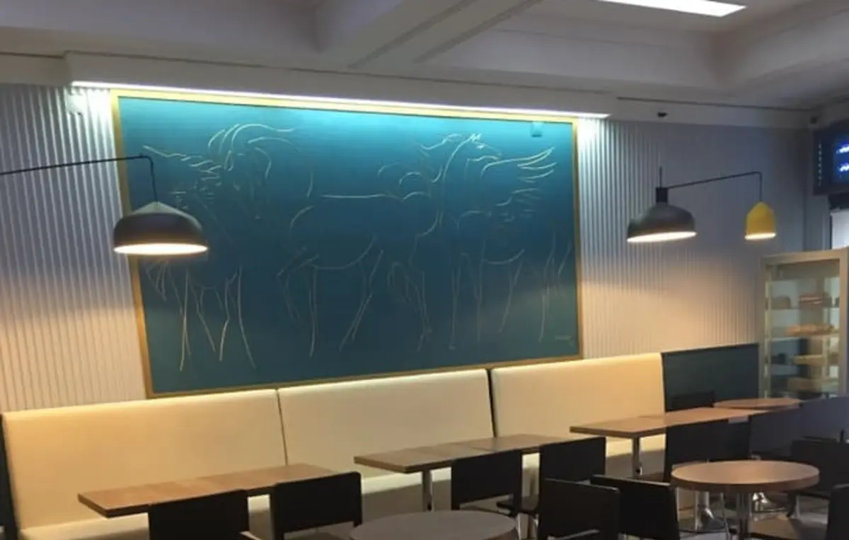 Imagem de contexto do artigo Seguro toma café onde se desafiava a ditadura e pode festejar eleição na mesa que tem "sempre reservada"