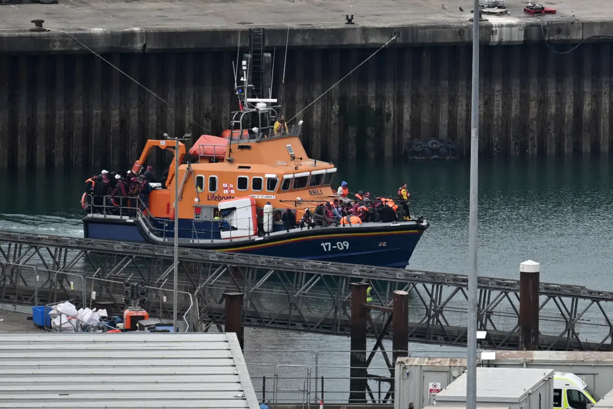 Imagem de contexto do artigo Quase 1200 migrantes chegaram a Inglaterra em pequenas embarcações no sábado