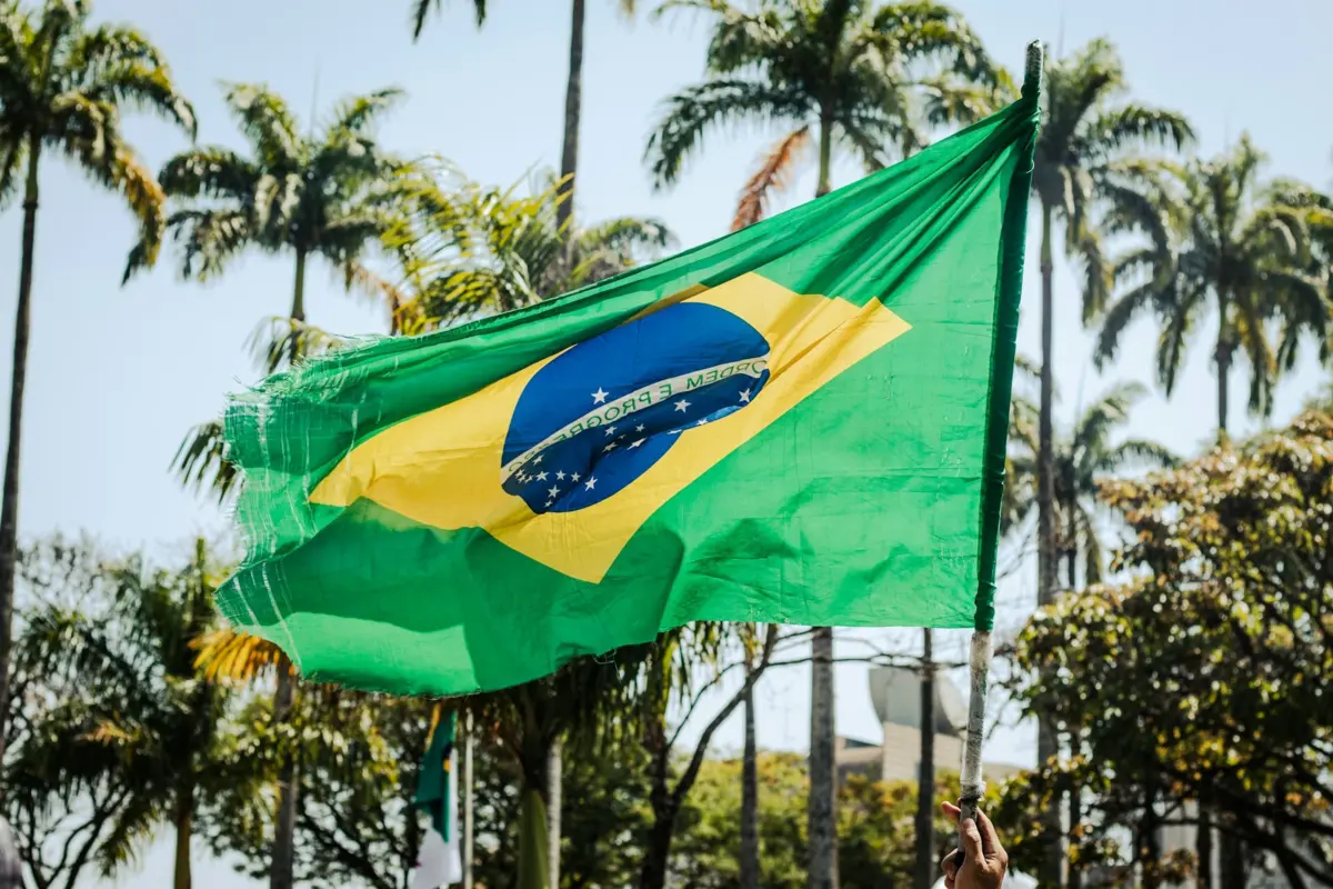 Colisão entre dois helicópteros no Rio de Janeiro faz pelo menos seis ...