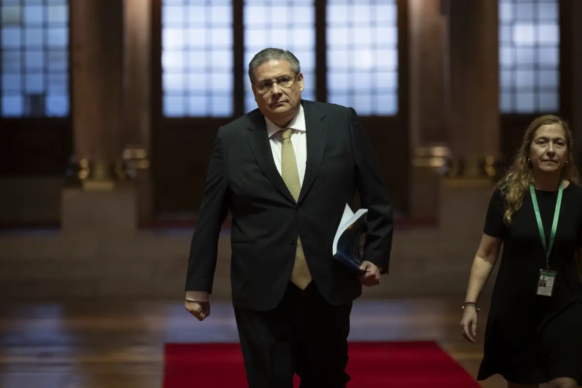 Imagem de contexto do artigo Ministro diz que Montenegro manifestou "vontade expressa" de dar esclarecimentos ao Parlamento sobre combate aos incêndios