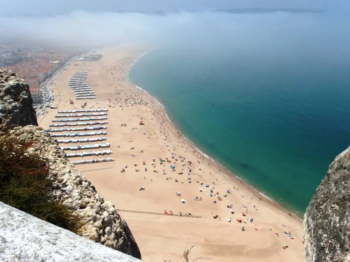 Imagem de contexto do artigo Praia da Nazaré reaberta a banhos