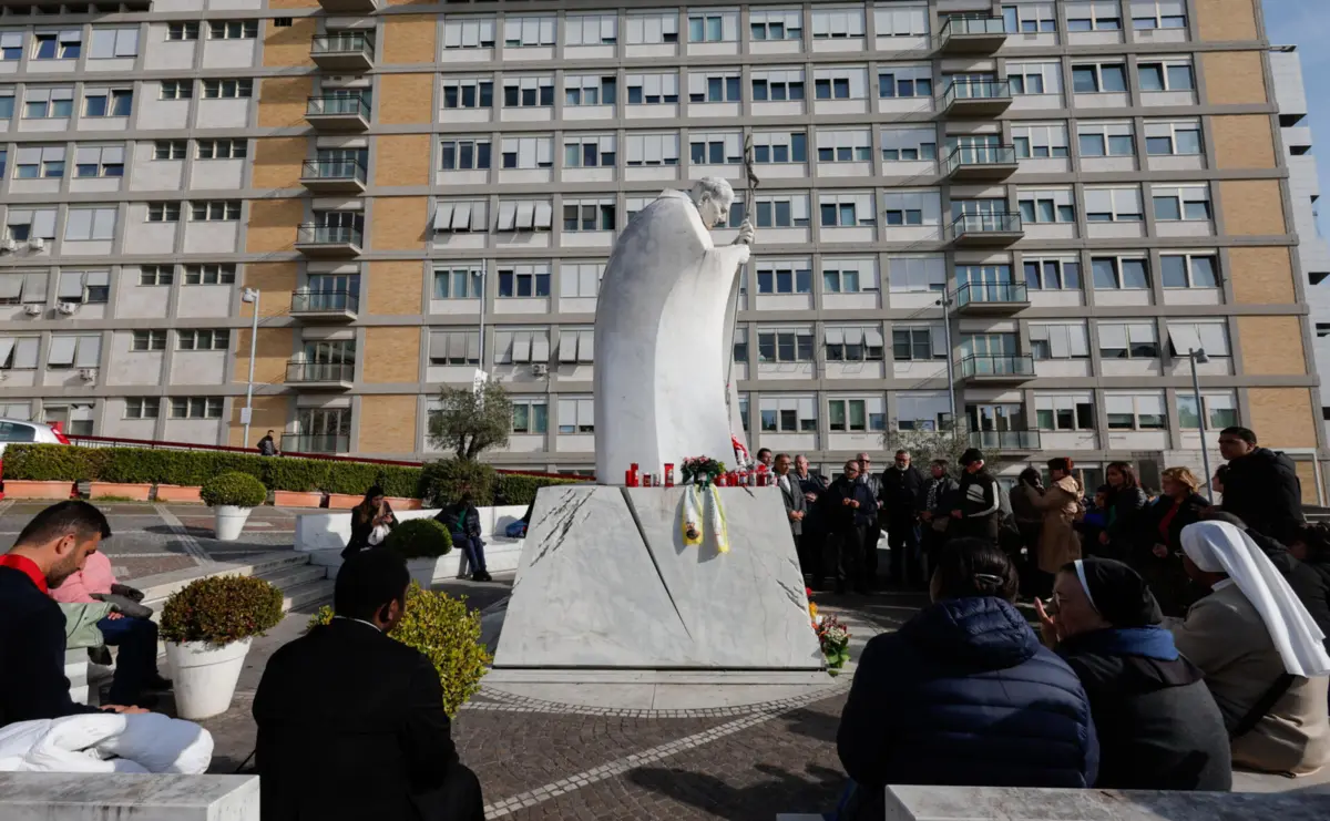 Imagem de contexto do artigo Papa continua em estado "crítico" mas sem novas crises respiratórias