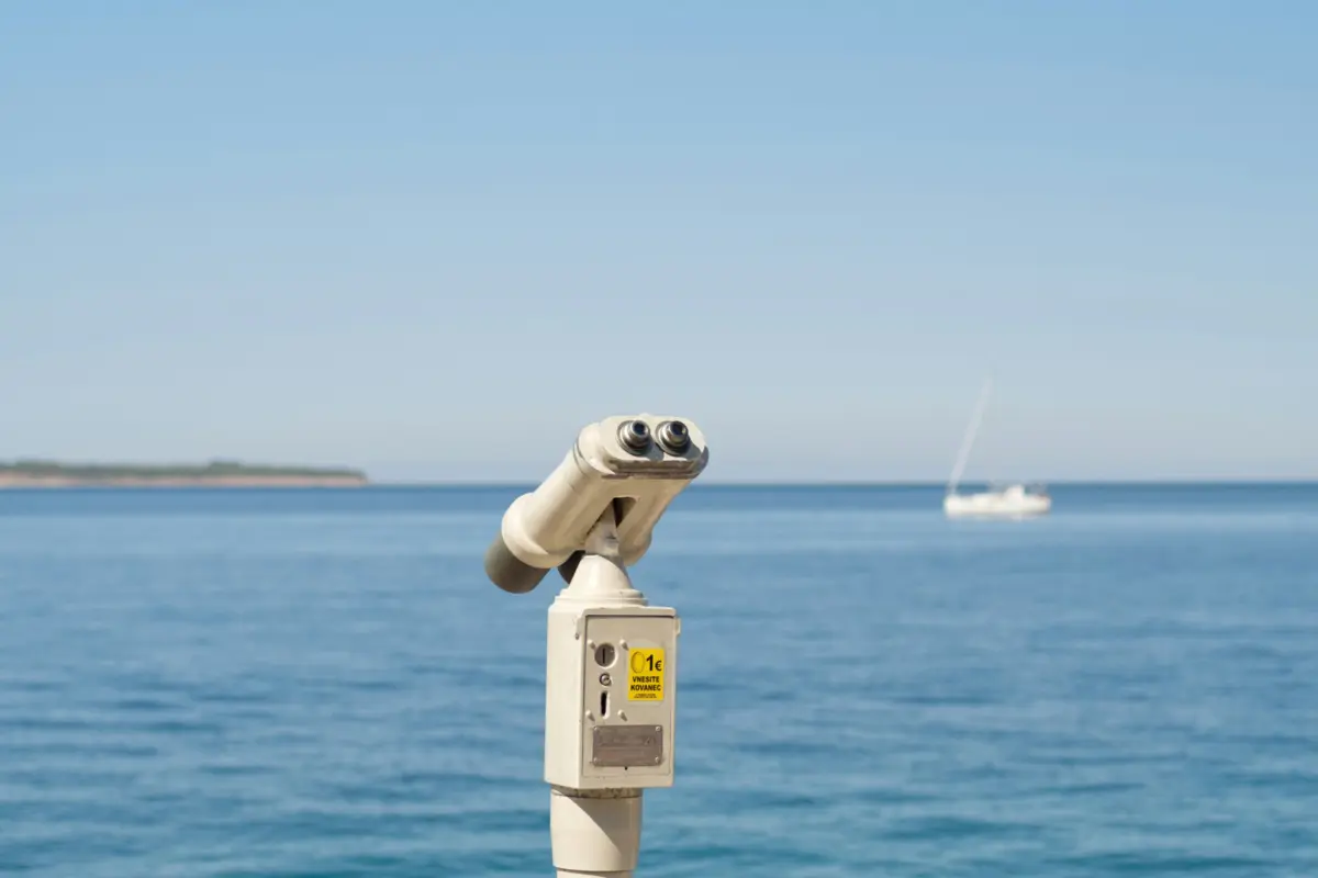 Imagem de contexto do artigo Autoridades reforçam vigilância costeira no Algarve após desembarque de migrantes: ações de patrulha no mar e terra