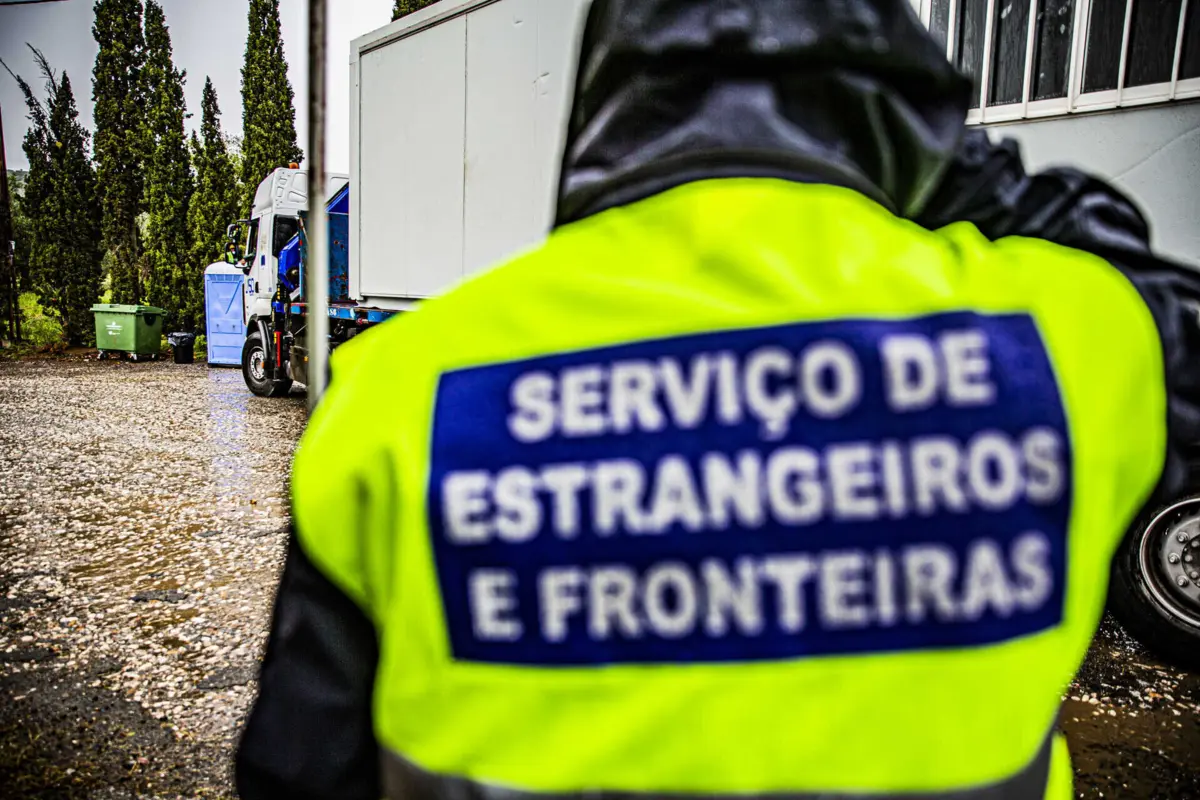 Imagem de contexto do artigo Ex-inspetores do SEF rejeitam trabalho administrativo para regularizar imigrantes