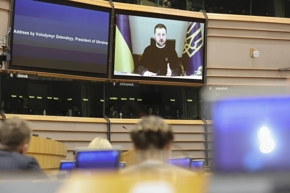 Imagem de contexto do artigo "Putin continua a ser mais pequeno do que a Europa." Zelensky pede à UE "sanções fortes" contra Rússia