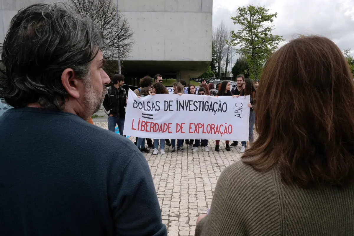 Imagem de contexto do artigo "É preciso que o país pague esta dívida." Cientistas manifestam-se esta quarta-feira contra a precariedade