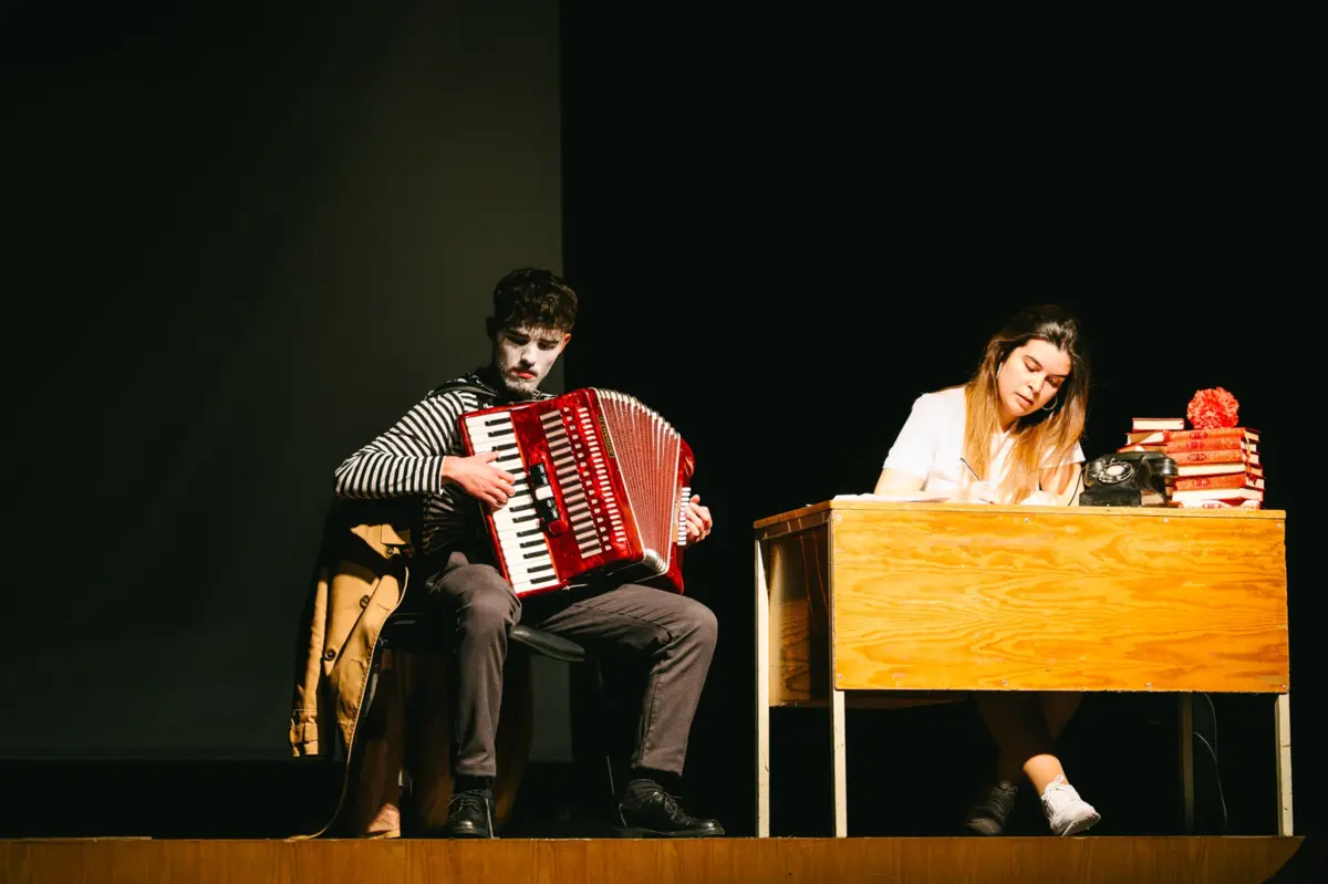 “Fundo” é o terceiro projeto de Na Gaveta, o grupo de espetáculos amador portuense com formação em música e teatro