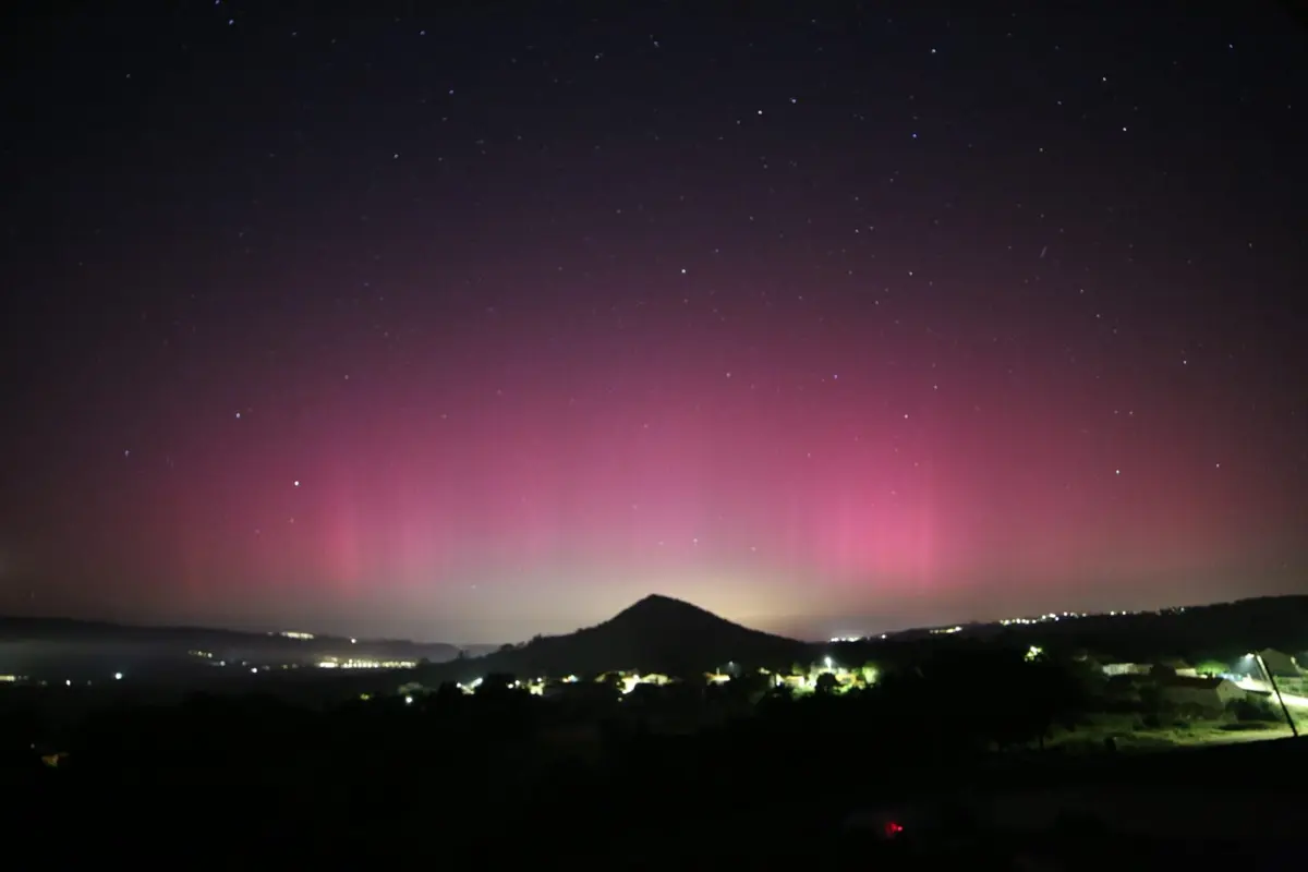 Imagem de contexto do artigo Tempestade solar de rara intensidade: auroras boreais pintam céus de Portugal