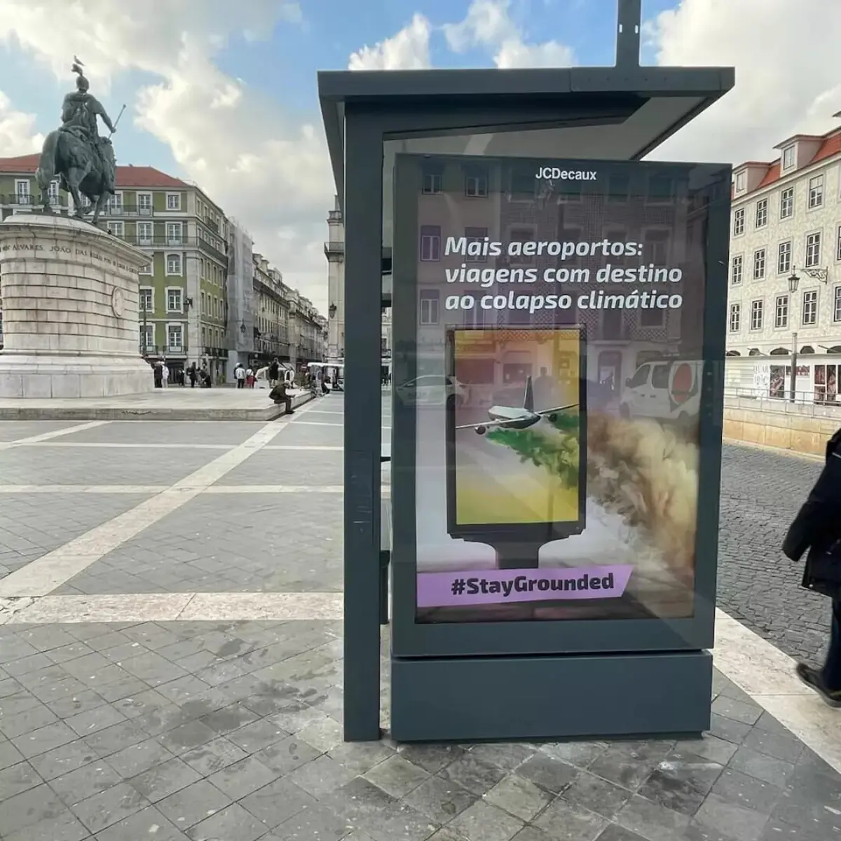 Imagem de contexto do artigo Climáximo substitui cartazes na Baixa de Lisboa em protesto contra os combustíveis fósseis