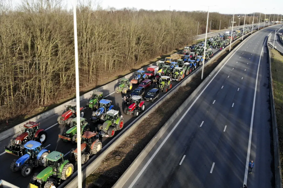 Os protestos dos agricultores franceses t~em bloqueado estradas