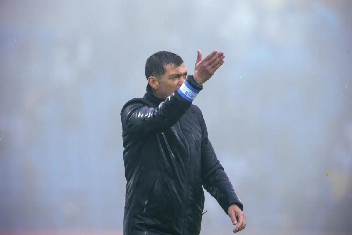 Imagem de contexto do artigo Conceição diz ser "difícil de entender" que jogo com o Santa Clara tenha sequer começado