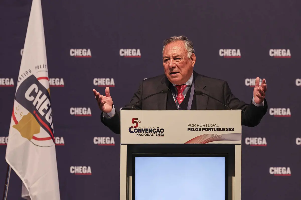 Imagem de contexto do artigo "Do ponto de vista ético e político." Cabeça de lista do Chega às eleições europeias acusa Marcelo de ser "traidor da pátria"