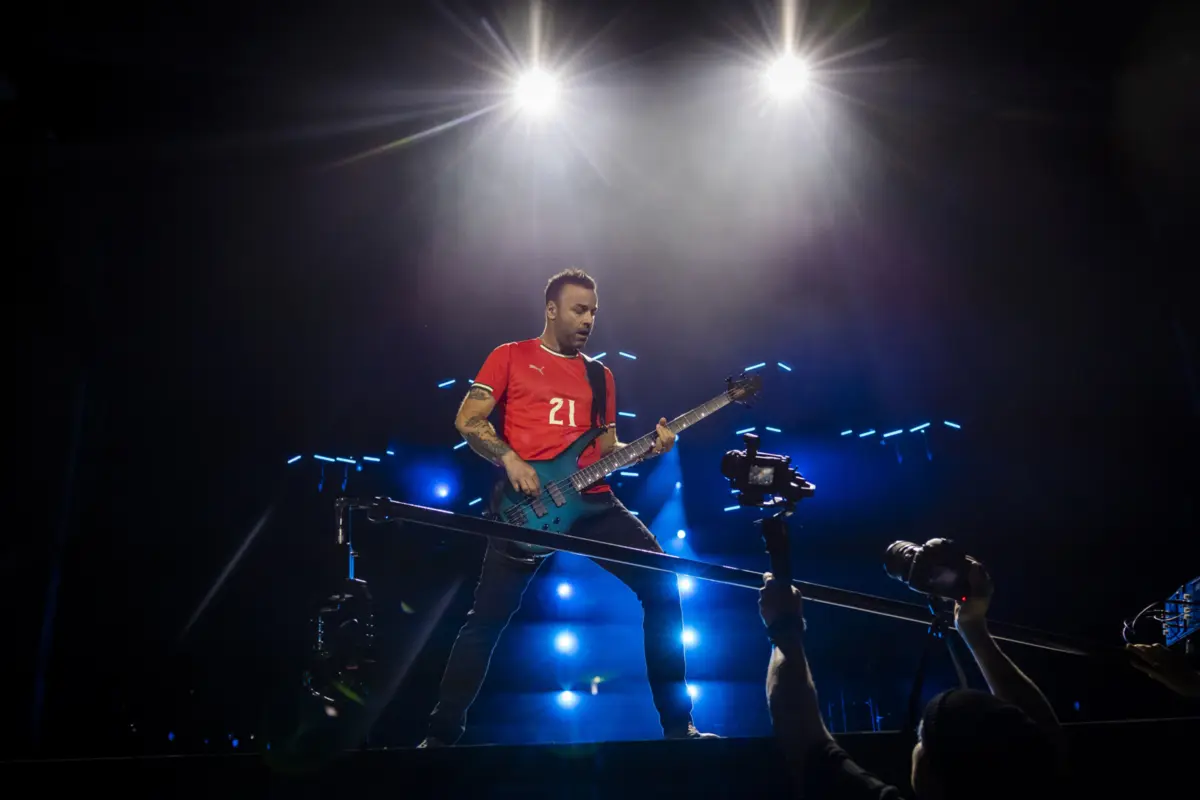 Imagem de contexto do artigo A "adrenalina" de ver sem (realmente) ver os Muse. Como as pessoas cegas viveram um dos concertos mais aguardados do Alive