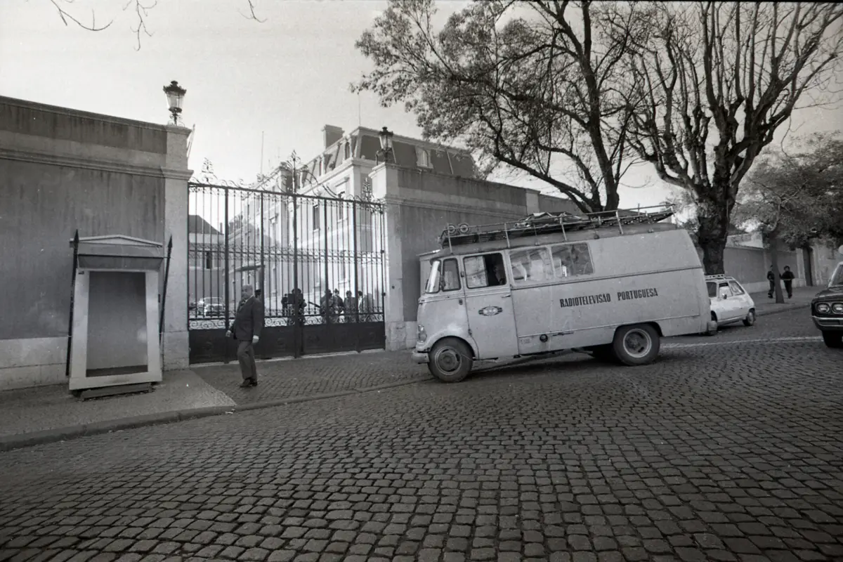 Imagem de contexto do artigo País dividido pela RTP no 25 de Novembro: "Sinto-me traído, injustiçado e tive de sair do país sem ter feito nada de mal"