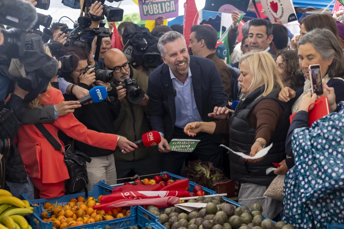 Imagem de contexto do artigo Pedro Nuno diz que Montenegro, Rocha e Ventura "não são de confiança", Montenegro pede “grande lição aos profetas da desgraça”
