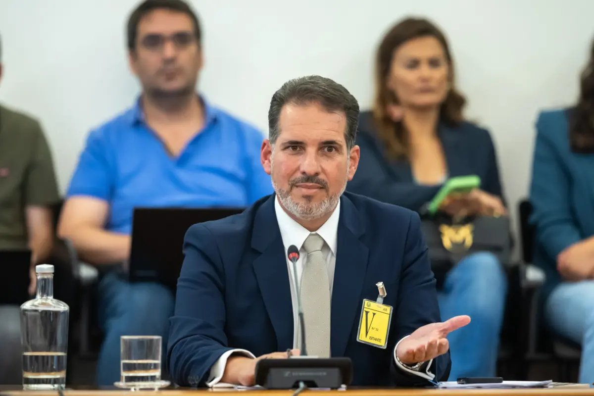 O advogado da mãe das crianças invocou o direito ao sigilo profissional para não responder aos deputados