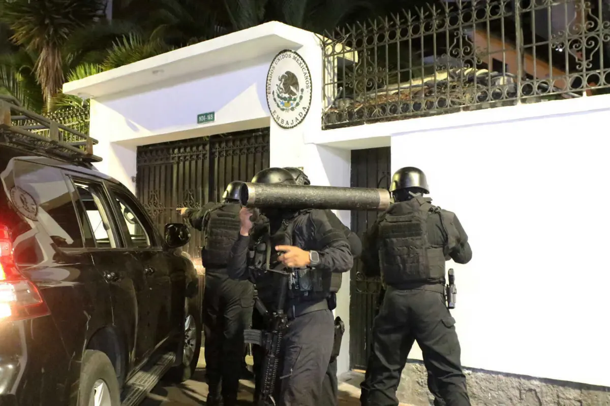 Um grupo de agentes da polícia do Equador entrou na embaixada mexicana em Quito