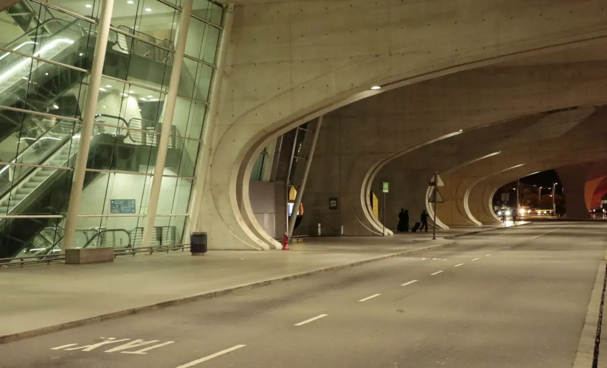 Imagem de contexto do artigo Homem de 63 anos detido no Aeroporto Francisco Sá Carneiro com droga em frascos de shampoo